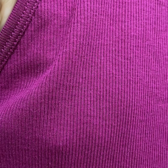Gap dark pink v neck top (sz l) - Picture 9 of 9